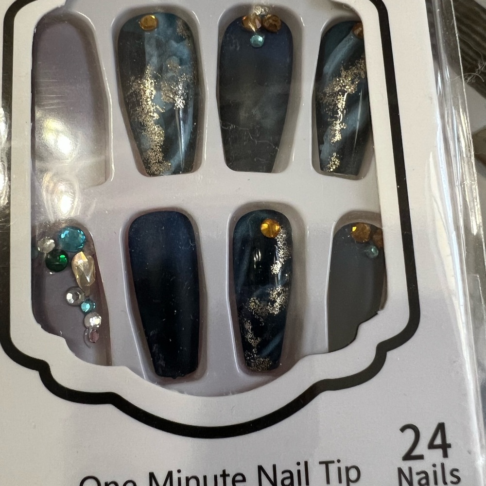 BNIB PRESS ON NAILS TIPS